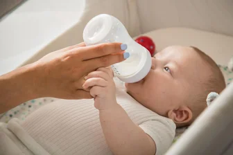 AfD in Auerbach will wieder ein Baby-Geld für Eltern einführen - 200 Euro für jeden neu geborenen Auerbacher Bürger: Die AfD will das Baby-Begrüßungsgeld wieder einführen.