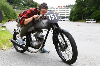 Bergrennen im Erzgebirge wird zur Bühne für einen DKW-Glücksfund - Nach einem Besuch im einstigen Zschopauer DKW-Werk geht Ingo Arnold mit seiner Rennmaschine nun in Arnsfeld an den Start.