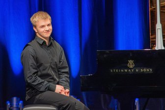Bundesfinale „Jugend musiziert“: Vogtländer erfolgreich - Pianist: Nils Blechschmidt bei einem Konzert vor wenigen Wochen in Bad Elster.
