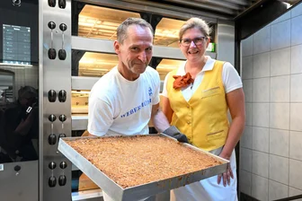 Das Erfolgsrezept einer Chemnitzer Bäckerei: „Hier habe ich das Gefühl, ich bin zu Hause“ - Heidi Pietschmann ist die Inhaberin der Bäckerei, Thorsten Ungethüm leitet die Backstube. Hier werden täglich Brot, Brötchen, Kuchen und Torten gebacken.