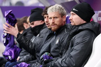 FC Erzgebirge Aue nach dem Absturz: Die große Einzelkritik zur Abstiegssaison - Marvin Stefaniak (2.v.r.) und Co. haben den erstmaligen Abstieg in die Viertklassigkeit der Vereinsgeschichte nicht verhindern können.