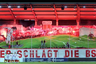 FSV Zwickau: Dauerbrenner, Fans, irre Heimserie – die Saison in Zahlen - Einer der Höhepunkte in der GGZ-Arena: die Fan-Coreo zu Ehren der Europapokal-Helden der BSG Sachsenring vor 50 Jahren.