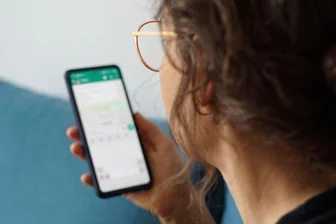 Für mehr Übersicht: WhatsApp-Texte schnell formatieren - Es müssen nicht immer Emojis sein: Auch mit Text-Formatierungen kann man in WhatsApp & Co. arbeiten.
