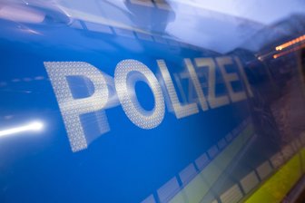 Grüna: Porsche auf A 4 außer Kontrolle – 185.000 Euro Schaden - Bei Grüna kam es nach einem Reifenschaden eines Porsches zu einem Unfall.
