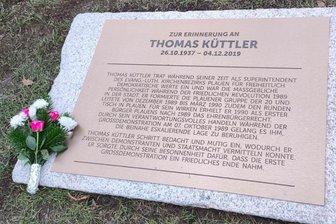 März oder Mai 1990? Thomas-Küttler-Gedenkplatte in Plauen wirft zeitliche Fragen auf - Im Dezember wurde die Küttler-Gedenkplatte eingeweiht.