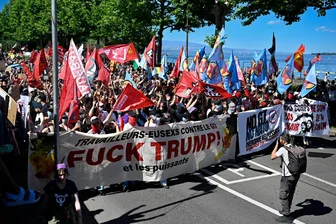 Massive Proteste in Genf gegen G7-Gipfel - In Frankreich dürfen die G7-Gegner nicht protestieren, so weichen sie auf die Schweizer Seite des Genfersees aus.