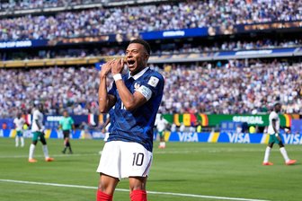 Mbappé eröffnet: Frankreich startet mit Sieg in Titelmission - Der Topstar unter den vielen Stars der Franzosen: Kylian Mbappé.