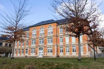 Neue Oberschule in Ellefeld: „Wir werden im August anfangen“ – trotz offener Genehmigung? - Die Oberschule zieht mit in das Gebäude der Grundschule Ellefeld.