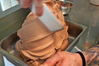 „Ohne Schoko-Eis geht nichts“: Westsächsische Eiscafés schwören auf die klassische Sorte - Schokoladeneis gehört zu den beliebtesten Sorten in Deutschland.
