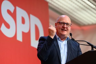 Parteitag: Wie der SPD-Nachwuchs in letzter Minute das neue Polizeigesetz verhindern wollte - SPD-Landeschef Henning Homann sieht längeres gemeinsames Lernen als Chance, Schulen trotz der demografischen Entwicklung auf dem Land zu erhalten.