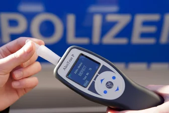 Radfahrer im Erzgebirge fährt in Schlangenlinien - Ein Radfahrer hatte ordentlich getankt: 2,6 Promille stellte die Polizei fest.