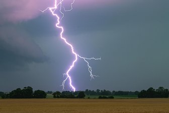 Sachsen-Wetter: Gewitter, Regen und bis zu 32 Grad Celsius - doch bleibt der Hochsommer? - Am Dienstag und insbesondere am kommenden Wochenende müssen die Sachsen mit Gewittern rechnen.