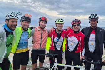 Sechs Plauener radeln bis auf die Insel Rügen - Das Plauener Sextett am Ziel: von links Steffen Rothe, Jens Ritter, Vincent Ritter, Andreas Kohl, Andreas Fischer und Ronny Heine.