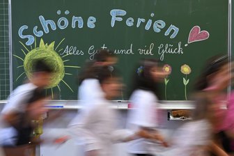 Sommerferien nicht vor Anfang Juli: Was Schüler und Lehrer in Sachsen davon halten - Ferienbeginn schon im Juni? Das halten einige Lehrer und Schüler für zu früh.