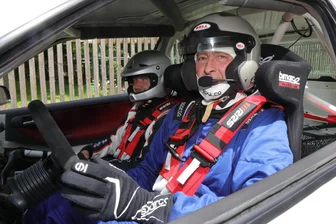 Trotz kurzer Unterbrechung: 2. Lößnitzer Rallye-Sprint begeistert Fahrer und Fans - Fahrer Lars Meyer aus Schwarzenberg und Beifahrer Jan Franke aus Zwickau gehörten zu den Teilnehmern des Rallye-Sprints in Lößnitz.