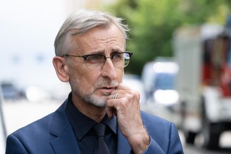 Verfassungsschutzbericht: Sachsens Rechtsextremisten werden immer jünger - Die Normalisierung rechtsextremer Positionen sei inzwischen bis in die Mitte der Gesellschaft anschlussfähig, sagte Innenminister Armin Schuster bei der Vorstellung des Verfassungsschutzberichts.
