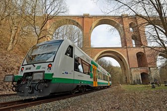 Vogtlandbahn wehrt sich gegen das Aus: „So etwas kann sich über Jahre hinziehen“ - Die Vogtlandbahn gehört zum Vogtland wie die Elstertalbrücke. Aber wie lange noch?