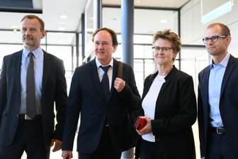 Wagenknecht-Vertraute Sabine Zimmermann gibt Parteivorsitz ab: Bekommt Sachsens BSW ab Herbst ein neues Männer-Spitzenduo? - Sabine Zimmermann, hier mit Partei- und Fraktionsvize Ronny Kupke (rechts), Bundestagswahlspitzenkandidat Marcel Machill und Co-Chef Jörg Scheibe (links), will im September nicht wieder als BSW-Vorsitzende kandidieren.