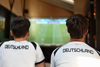 WM 2026: Wo Public Viewing im Erzgebirge möglich ist - Zusammen freuen, zusammen leiden. Gemeinsam die Spiele der DFB-Elf zur Fußball-WM schauen, macht bekanntlich mehr Spaß. Doch wo im Erzgebirge ist Public Viewing geplant?
